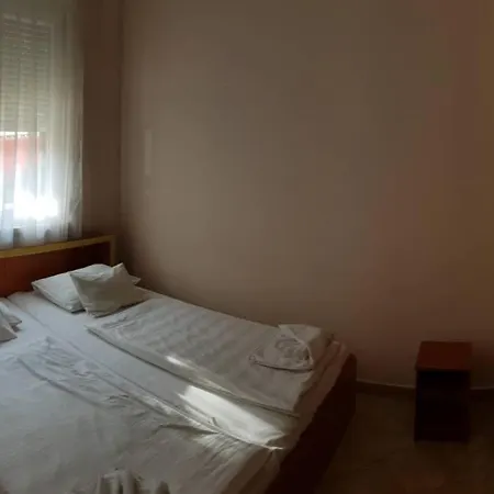 فندق Beach Hotel 3*